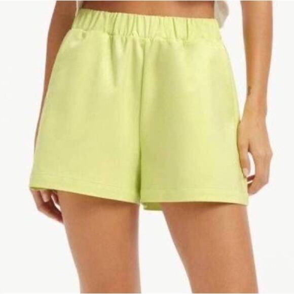 NWT Good American The Weekend Shorts in Key Lime - Picture 1 of 12